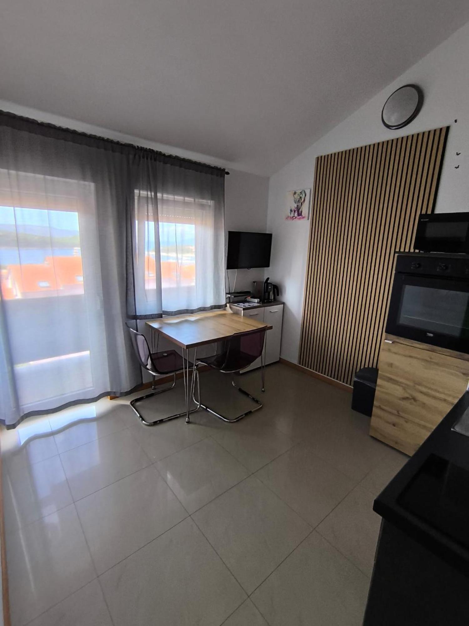 Apartments Pongrac Cres Exterior photo